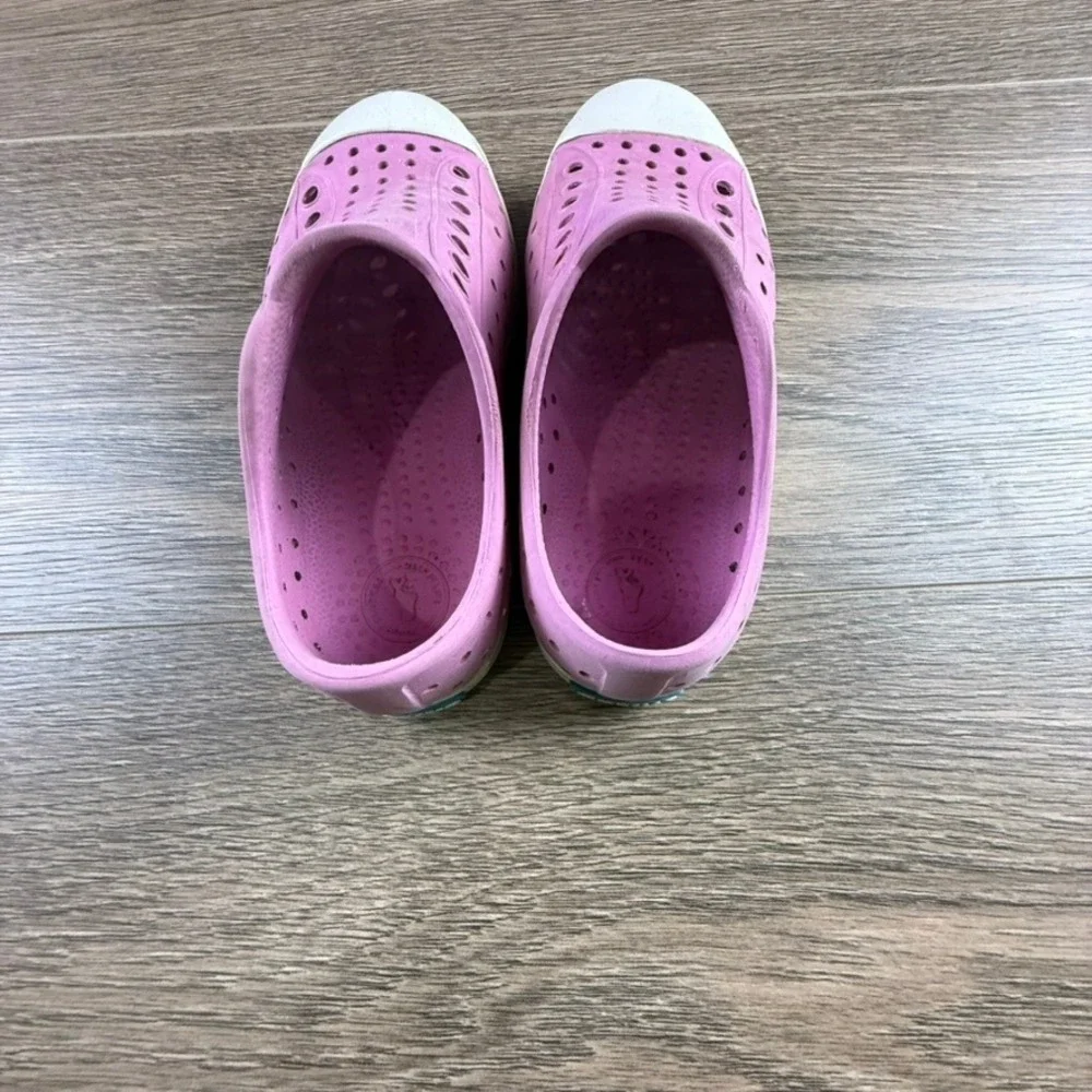 Native Jeffersons Girls Slip On Shoes EVA Pink Size 2 Outdoor Summer Water Shoe